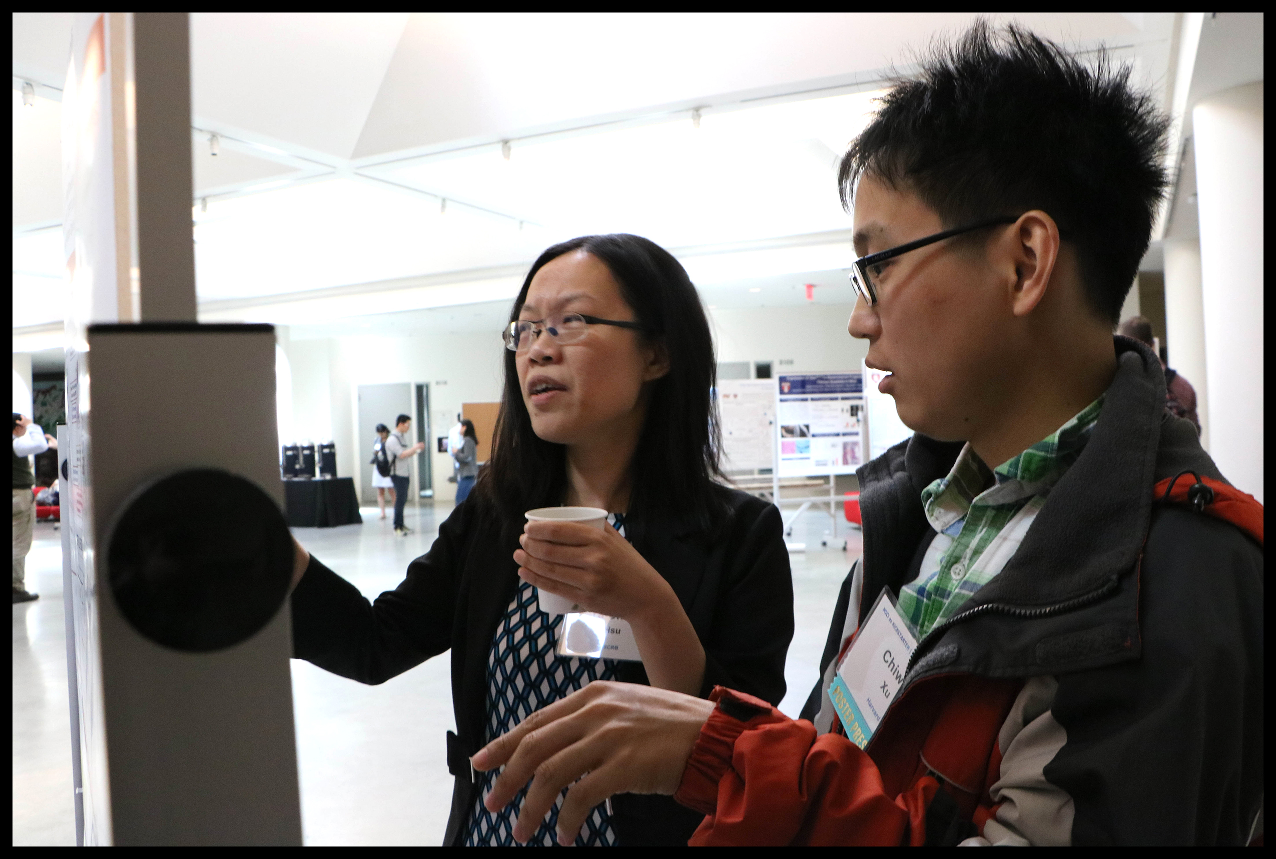 Ya Chieh Hsu looks at a scientific poster