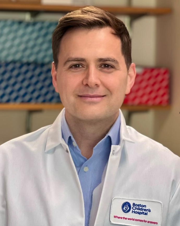 Person wearing a white lab coat